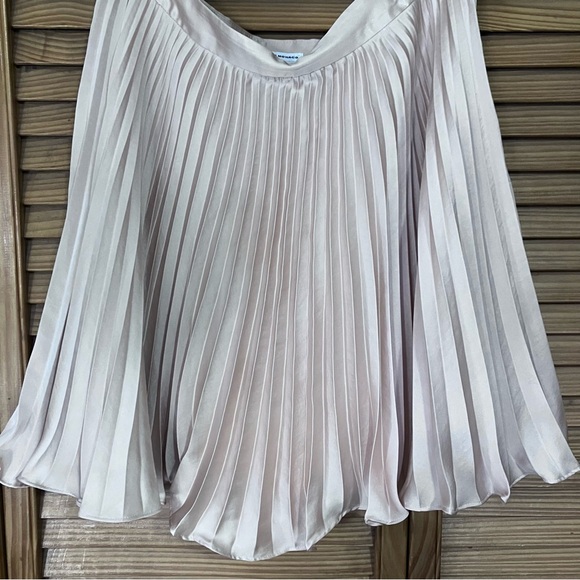 Club Monaco Champagne Satin Pleated Mini Skirt - Picture 2 of 7